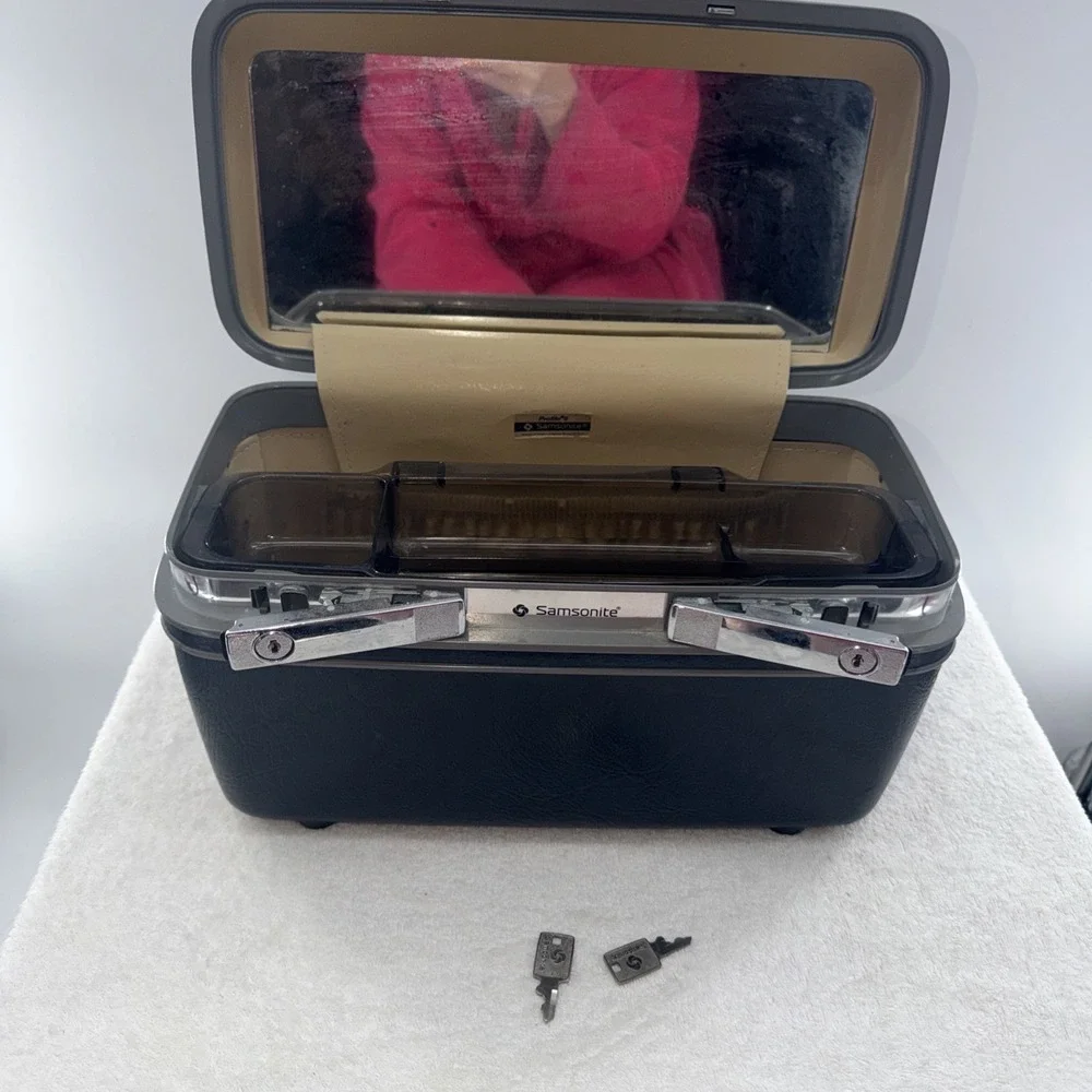 Samsonite Vanity Train Case with 2 Keys, Vintage Navy Blue With Tag Attached